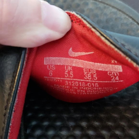Nike Slides - Picture 3 of 3
